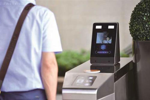 人臉識別技術(shù)使得小區出入管理更加智能化